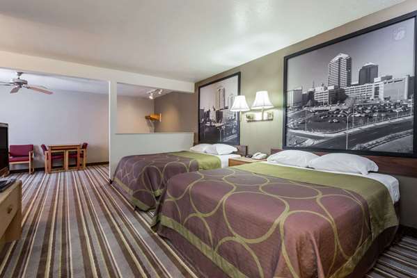 Suite - Super 8 Hotel Bernalillo - I-25, Exit 242