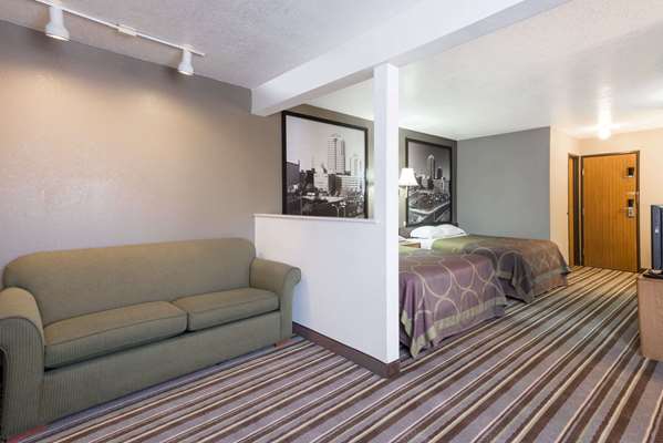 Suite - Super 8 Hotel Bernalillo - I-25, Exit 242