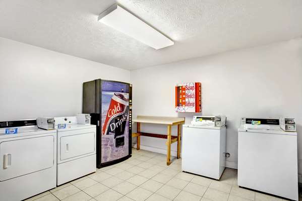  - Super 8 Motel Whites Creek - I-24, Exit 40