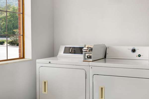 Amenities - Super 8 Motel Whites Creek - I-24, Exit 40