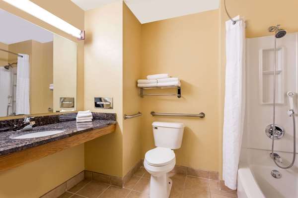  - Super 8 Hotel Appleton - I-41, Exit 137