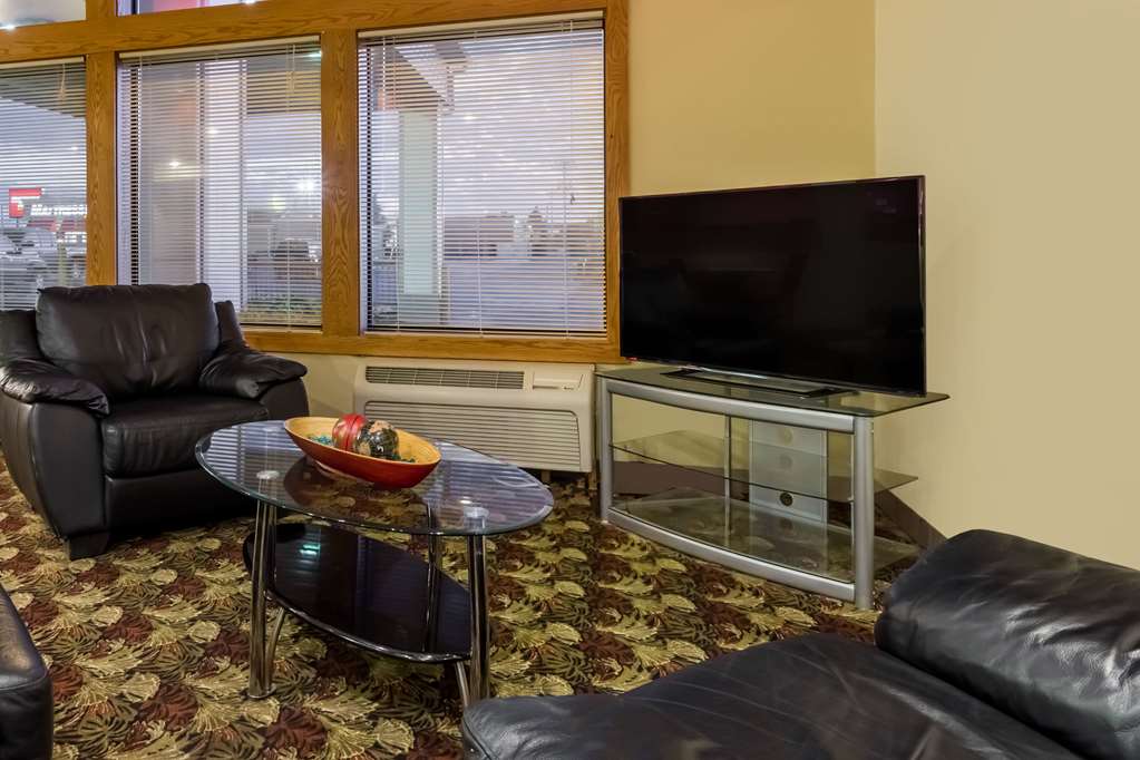 SUPER 8 APPLETON WI-guestroom-Sitting area,On-Site.jpg