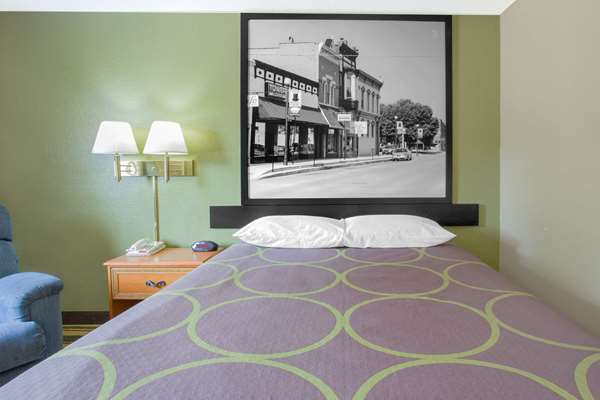  - Super 8 Motel Champaign - I-74, Exit 182