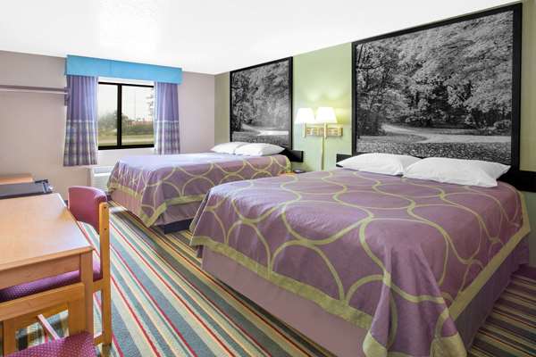  - Super 8 Motel Champaign - I-74, Exit 182