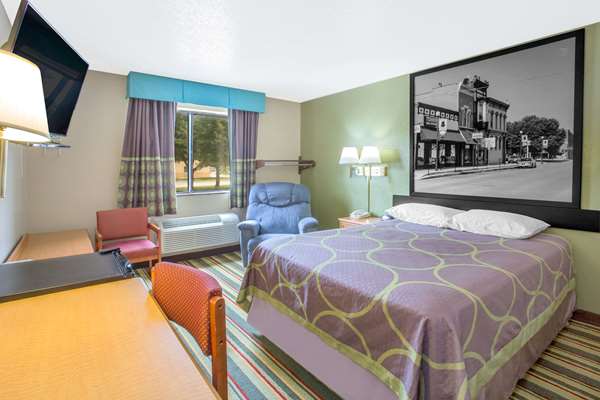  - Super 8 Motel Champaign - I-74, Exit 182