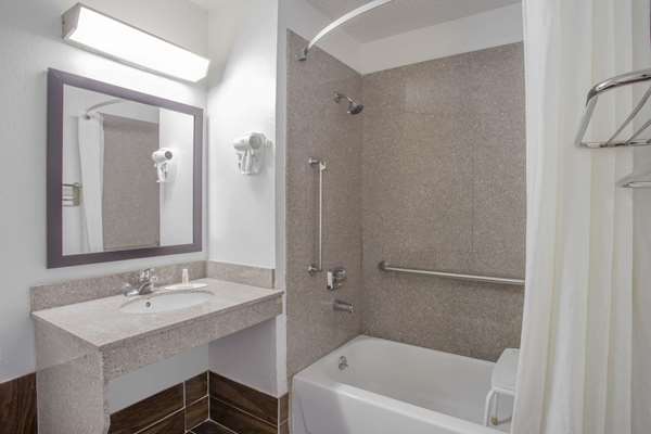  - Super 8 Motel Champaign - I-74, Exit 182