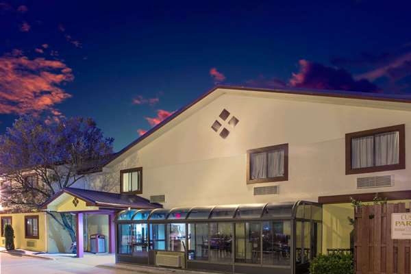 Exterior view - Super 8 Motel Champaign - I-74, Exit 182