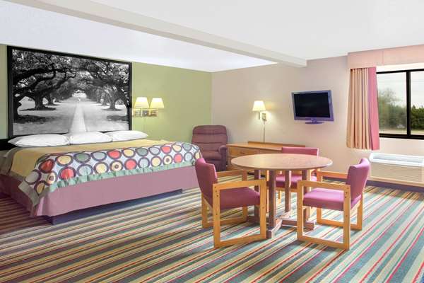 Suite - Super 8 Motel Champaign - I-74, Exit 182