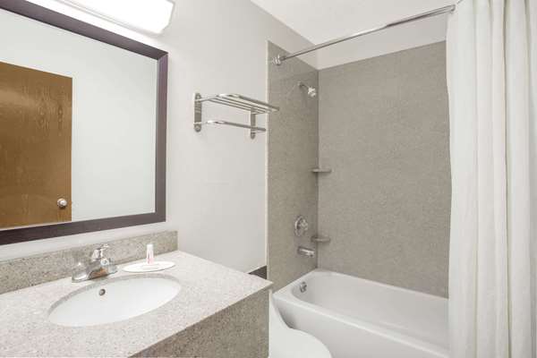  - Super 8 Motel Champaign - I-74, Exit 182