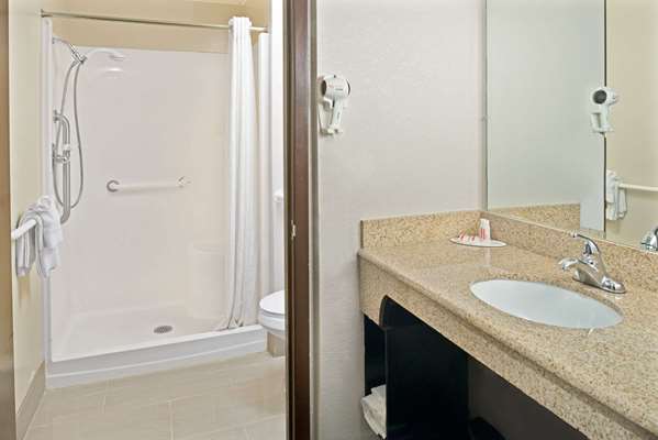  - Super 8 Hotel Walnut - I-80, Exit 46