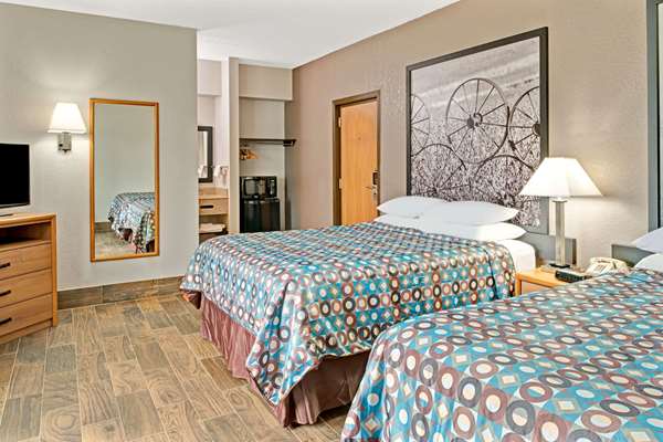  - Super 8 Hotel Walnut - I-80, Exit 46