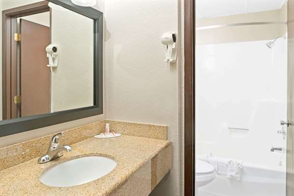  - Super 8 Hotel Walnut - I-80, Exit 46