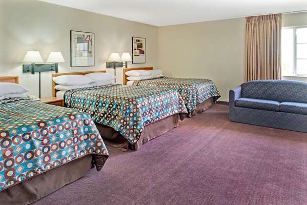  - Super 8 Hotel Walnut - I-80, Exit 46