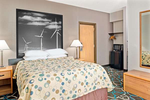  - Super 8 Hotel Walnut - I-80, Exit 46