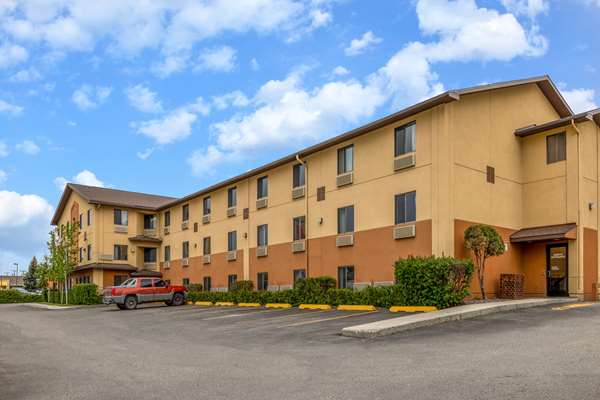 Exterior view - Super 8 Hotel Butte - I-15 & I-90, Exit 127