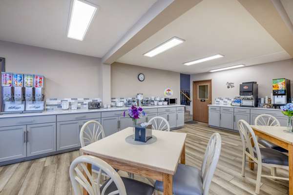 Amenities - Super 8 Hotel Butte - I-15 & I-90, Exit 127