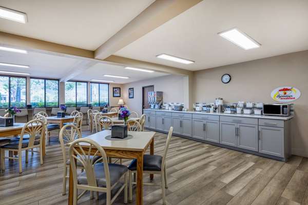 Amenities - Super 8 Hotel Butte - I-15 & I-90, Exit 127