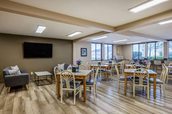 Amenities - Super 8 Hotel Butte - I-15 & I-90, Exit 127