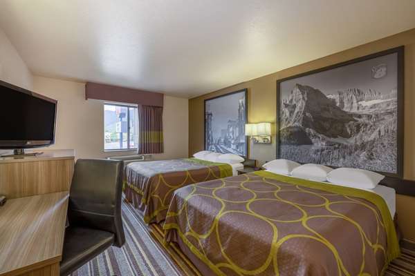  - Super 8 Hotel Butte - I-15 & I-90, Exit 127