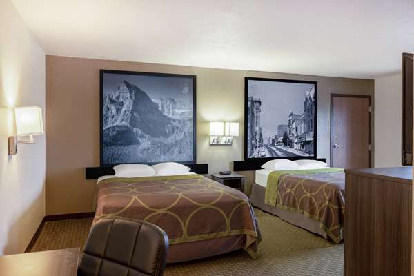  - Super 8 Hotel Butte - I-15 & I-90, Exit 127