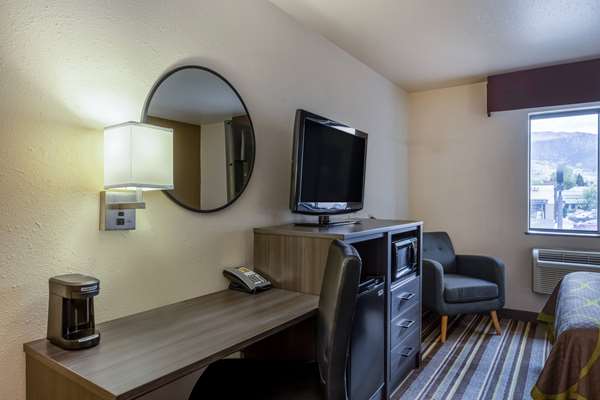  - Super 8 Hotel Butte - I-15 & I-90, Exit 127