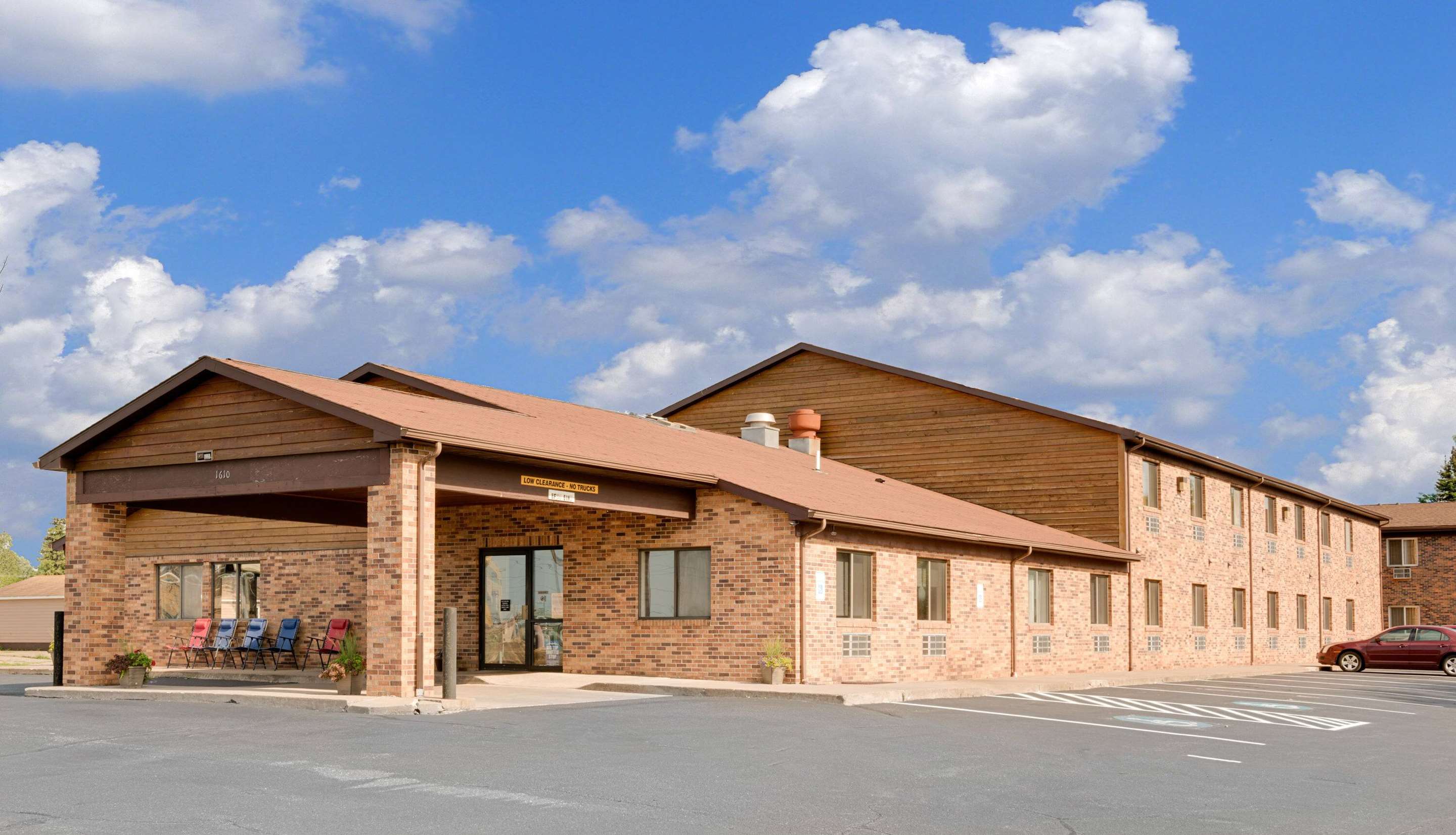 Exterior | Super 8 by Wyndham Ashland
