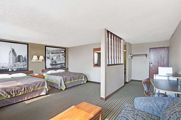 Suite - Super 8 Hotel Downtown Opryland Nashville - I-65, Exit 90