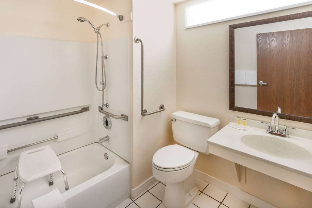 SUPER 8 BY WYNDHAM CHEYENNE WY-guestroom-Guest Room,Bathroom,Accessibility,On-Site.jpg