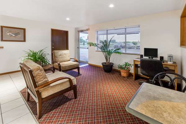  - Super 8 Motel Ionia