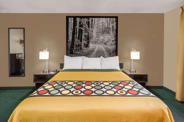  - Super 8 Motel Ionia