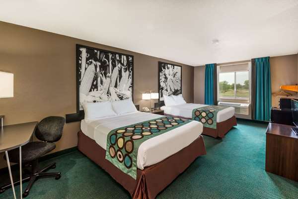  - Super 8 Motel Ionia