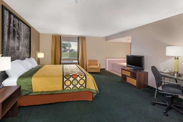  - Super 8 Motel Ionia