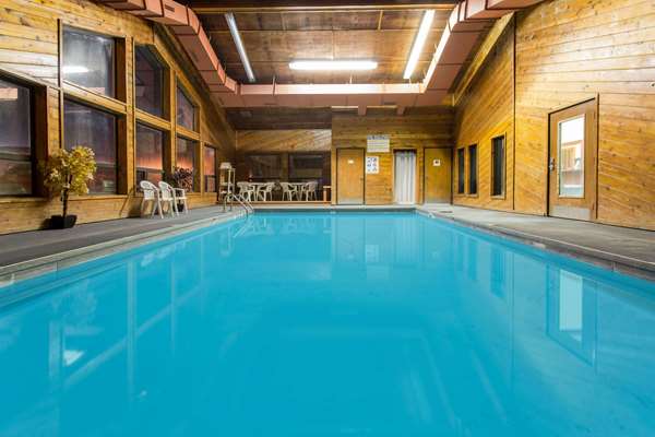 Pool - Super 8 Motel Chadron