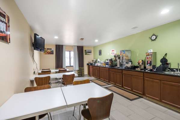  - Super 8 Hotel Munfordville - I-65, Exit 65