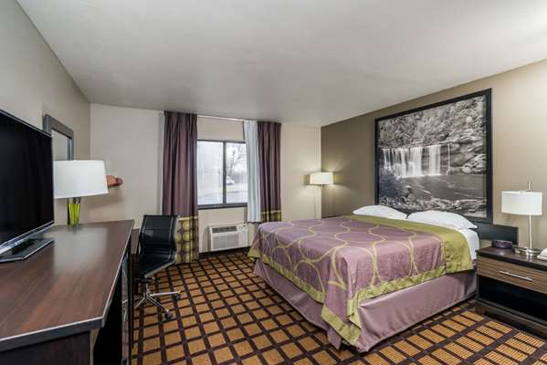  - Super 8 Hotel Munfordville - I-65, Exit 65