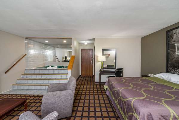  - Super 8 Hotel Munfordville - I-65, Exit 65