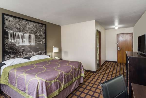  - Super 8 Hotel Munfordville - I-65, Exit 65