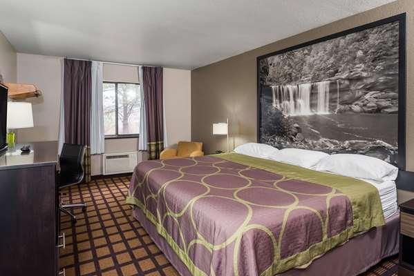  - Super 8 Hotel Munfordville - I-65, Exit 65