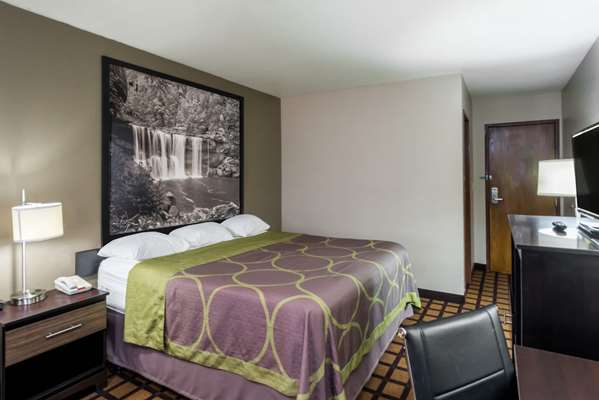  - Super 8 Hotel Munfordville - I-65, Exit 65