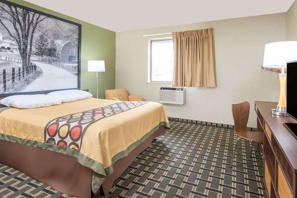  - Super 8 Hotel Austintown - I-80, Exit 223