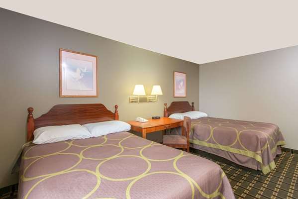  - Super 8 Hotel Austintown - I-80, Exit 223