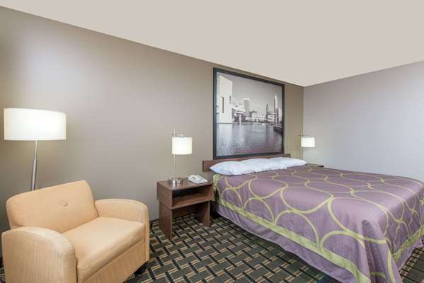  - Super 8 Hotel Austintown - I-80, Exit 223
