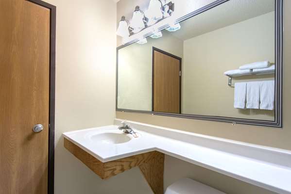  - Super 8 Hotel Austintown - I-80, Exit 223