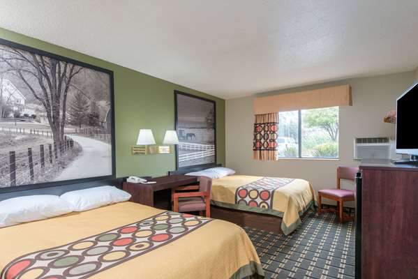  - Super 8 Hotel Austintown - I-80, Exit 223