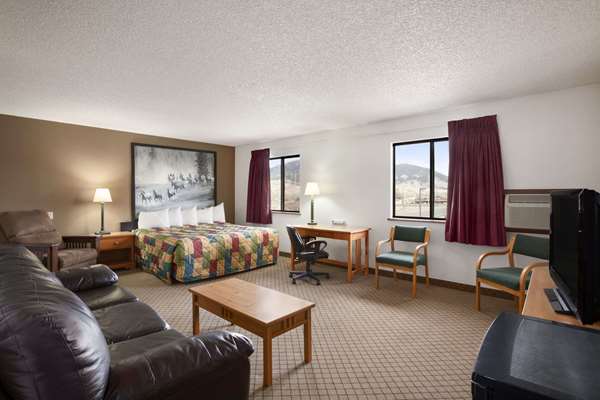 Suite - Super 8 Hotel Downtown Bozeman - I-90, Exit 306