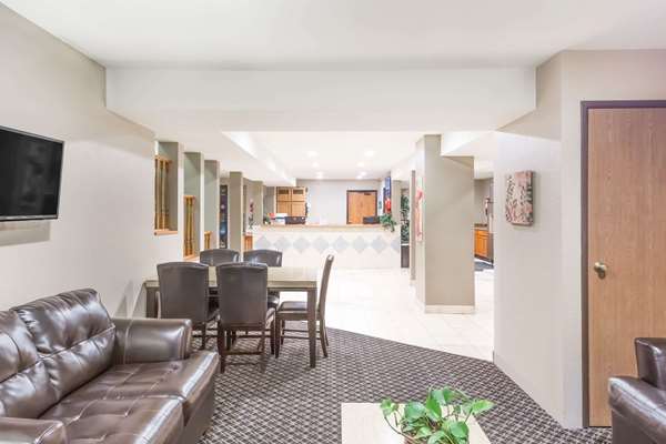  - Super 8 Hotel Redding - I-5, Exit 675