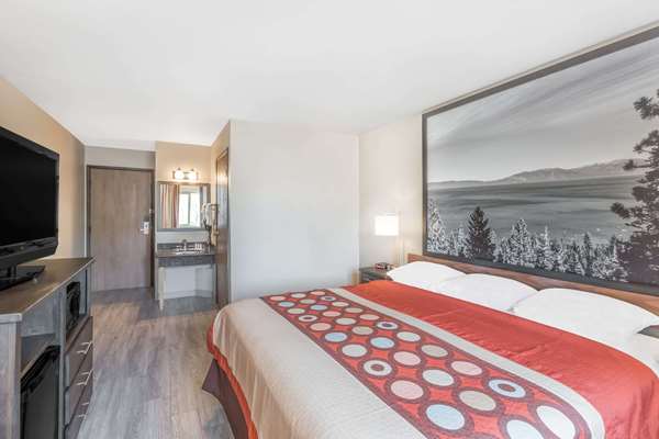  - Super 8 Hotel Redding - I-5, Exit 675