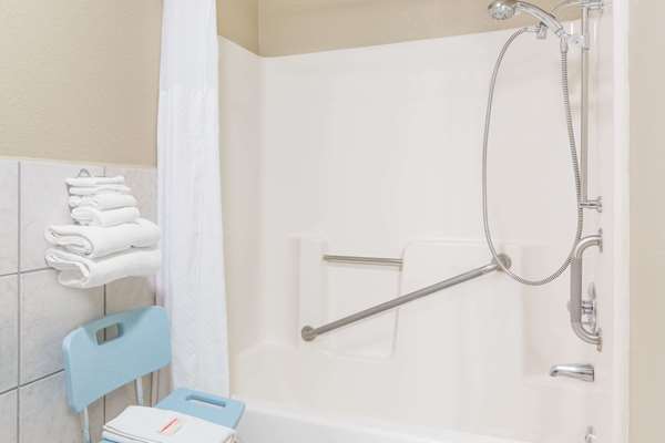  - Super 8 Hotel Redding - I-5, Exit 675