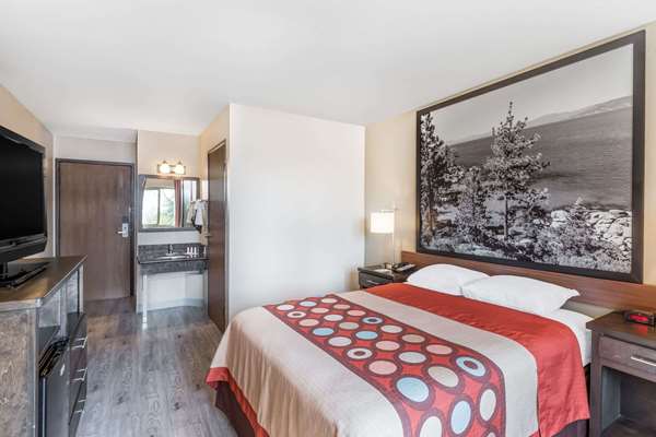  - Super 8 Hotel Redding - I-5, Exit 675