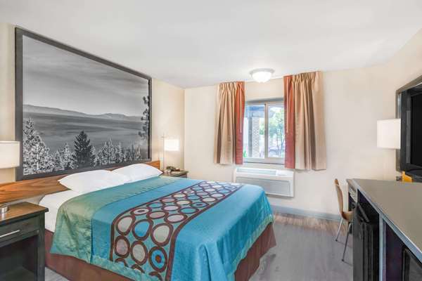  - Super 8 Hotel Redding - I-5, Exit 675